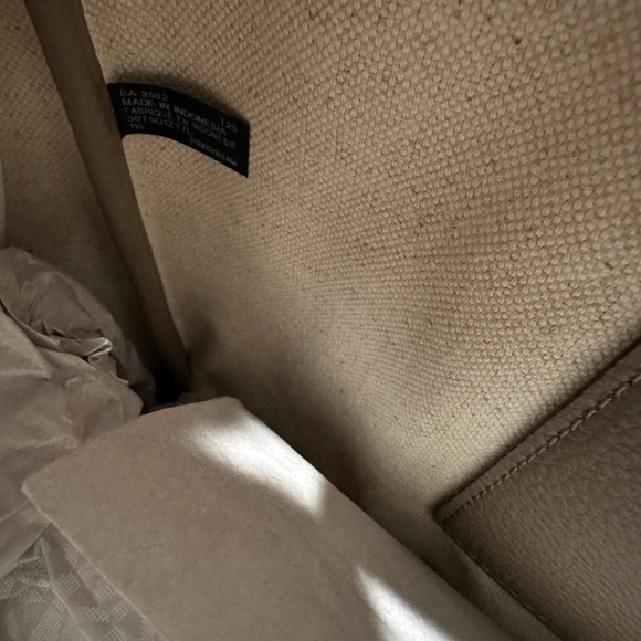 Michael Kors Romee large pebble leather tote NWT in Birch - Picture 10 of 14